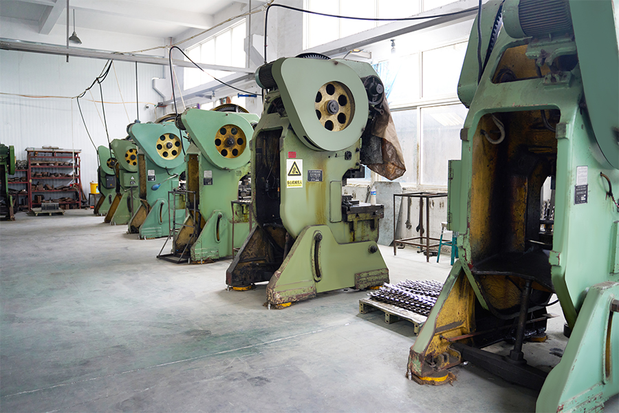 معدات المصنع