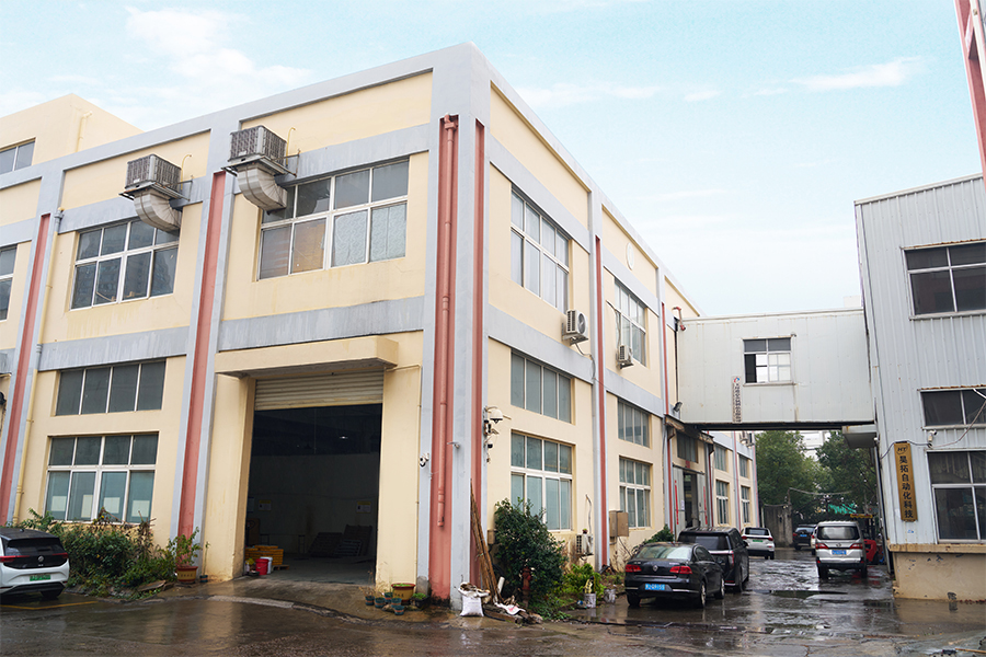 المصنع خارج